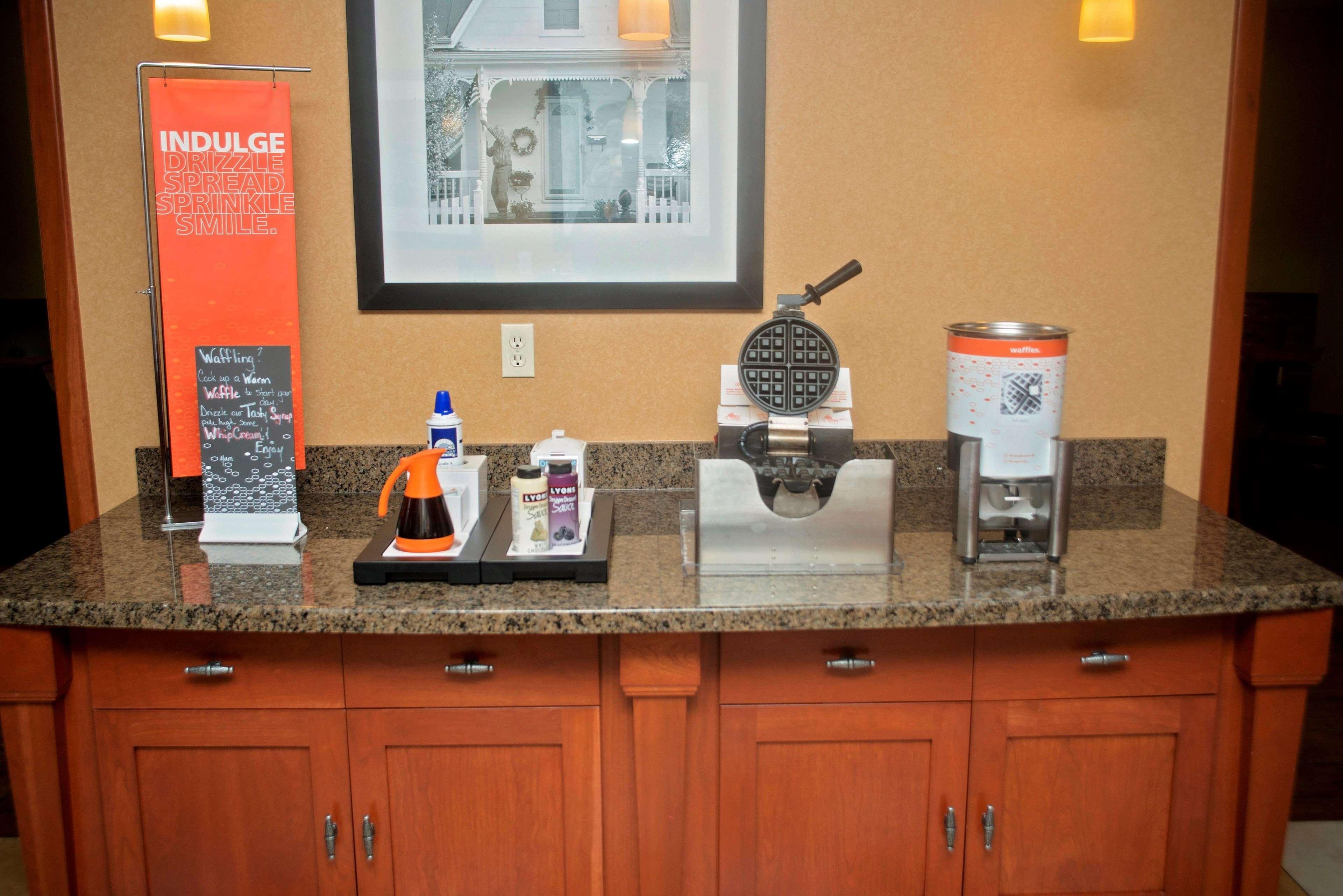 Hampton Inn Evanston Bagian luar foto