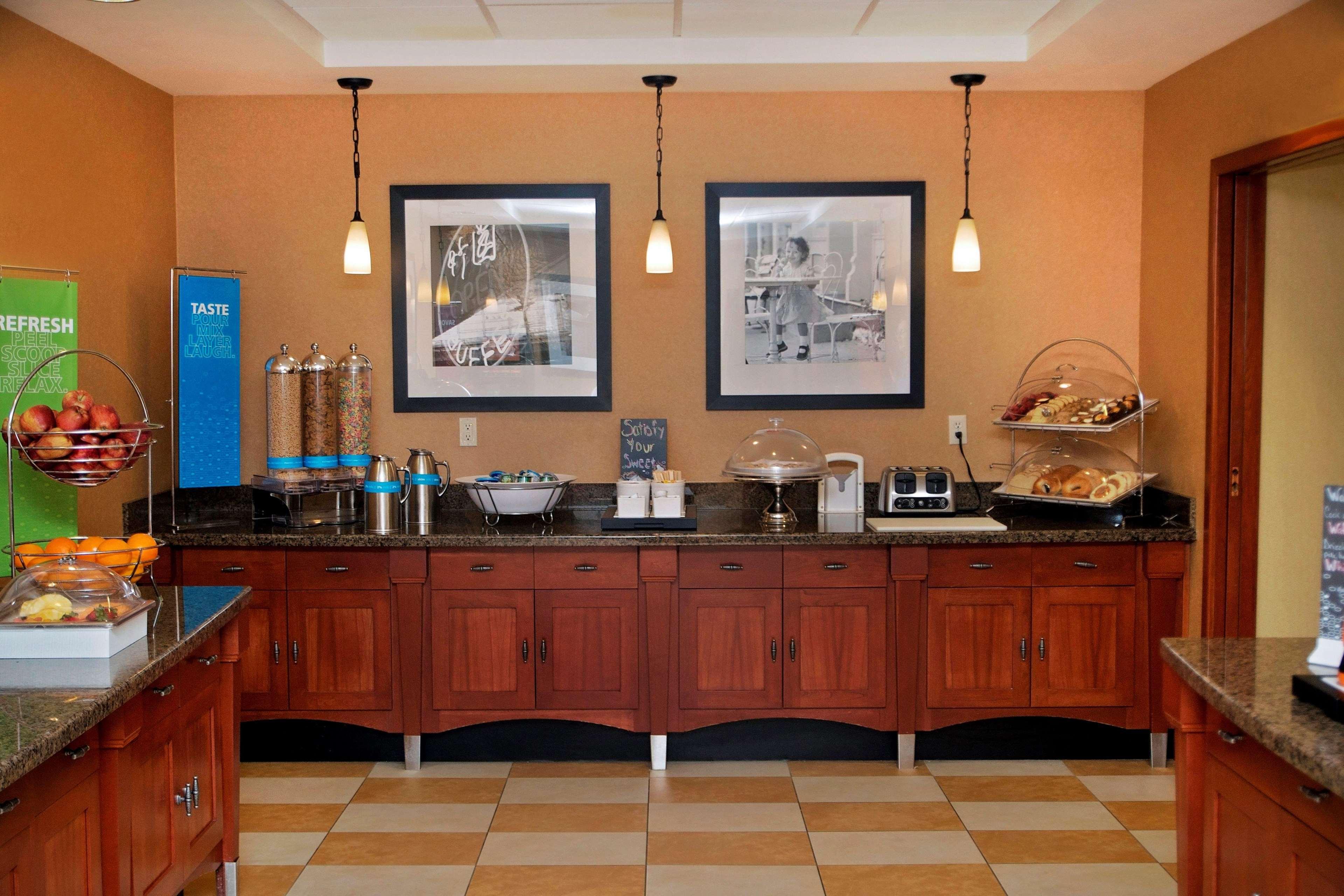 Hampton Inn Evanston Bagian luar foto