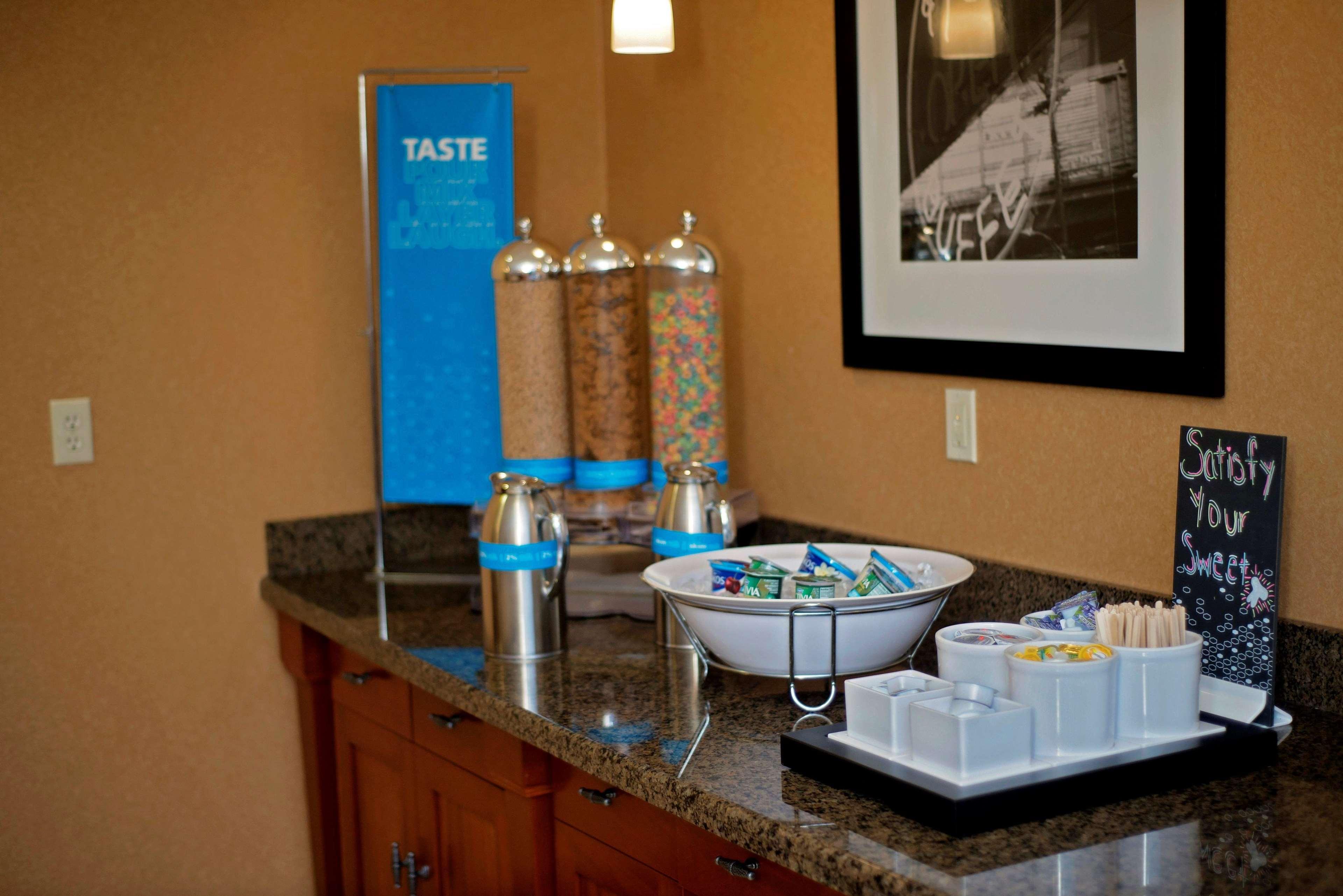 Hampton Inn Evanston Bagian luar foto