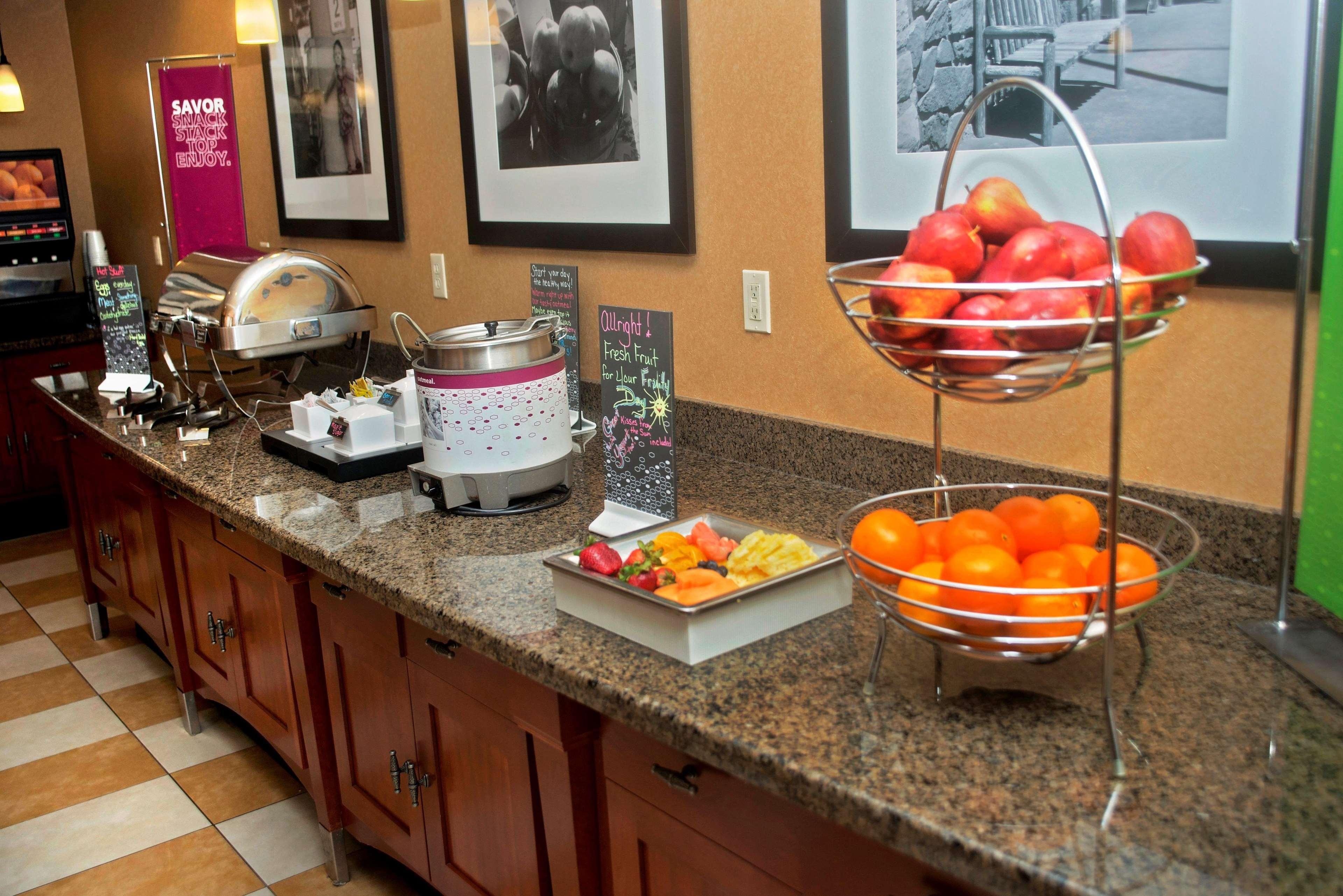 Hampton Inn Evanston Bagian luar foto